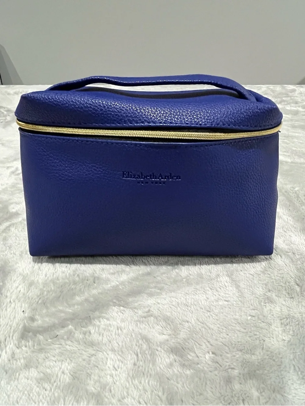 Elizabeth Arden Cobalt Blue Faux Pebble-Leather Cosmetic Train Case 💙✨